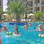 Cascadas Family Pool View アパート
